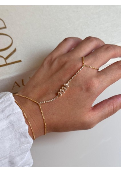 Taş Detaylı Altın Renk Şahmeran – Işıltılı ve Zarif Kadın El Takısı