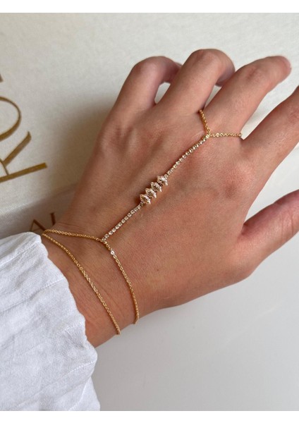 Taş Detaylı Altın Renk Şahmeran – Işıltılı ve Zarif Kadın El Takısı fırsatları