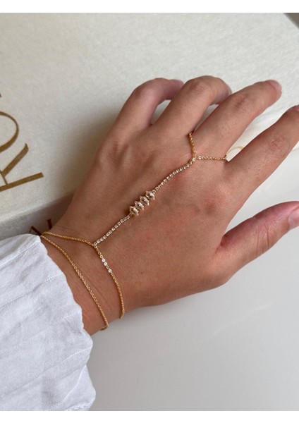 Taş Detaylı Altın Renk Şahmeran – Işıltılı ve Zarif Kadın El Takısı indirimleri