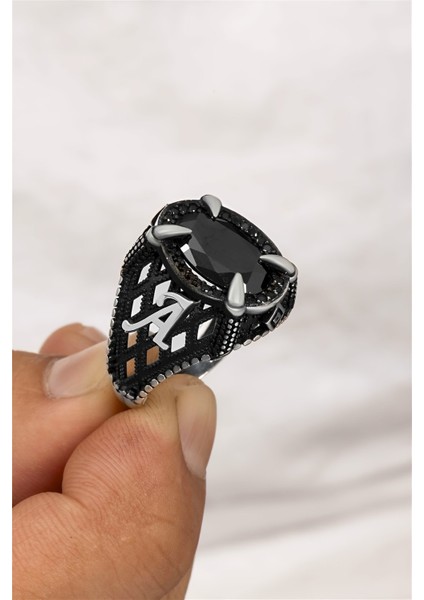 Fasetli Oniks Taşlı Çift Tarafı Harfli Karartmalı Gümüş Erkek Yüzük