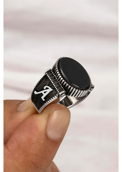 Oniks Taşlı Çift Tarafı Harfli Mikro Süslemeli Gümüş Erkek Yüzük