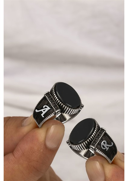 Oniks Taşlı Çift Tarafı Harfli Mikro Süslemeli Gümüş Erkek Yüzük fiyatları