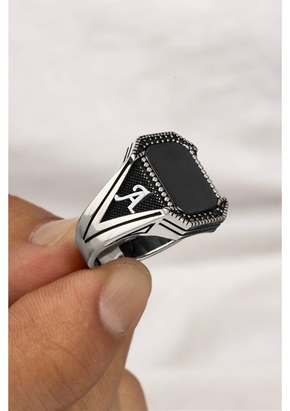 Oniks Taşlı Çift Tarafı Harfli V Model Gümüş Erkek Yüzük