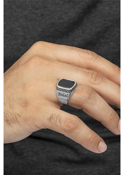 Oniks Taşlı Grek Desenli Çift Tarafı İsimli Gümüş Erkek Yüzük modelleri