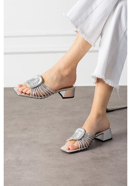 Mç Plus Anca Gümüş Rugan Topuklu Terlik modelleri