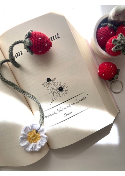 2' Li Set Amigurumi Çilek Figürlü Kitap Ayracı ve Anahtarlık