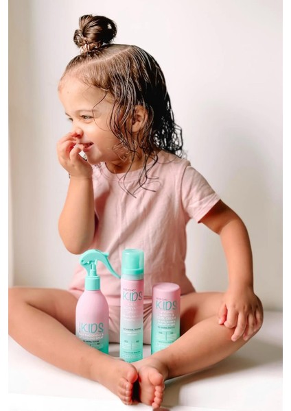 Eco Chic Kids Dolaşıklık Açıcı Çocuk Saç Spreyi 236 mş fırsatları