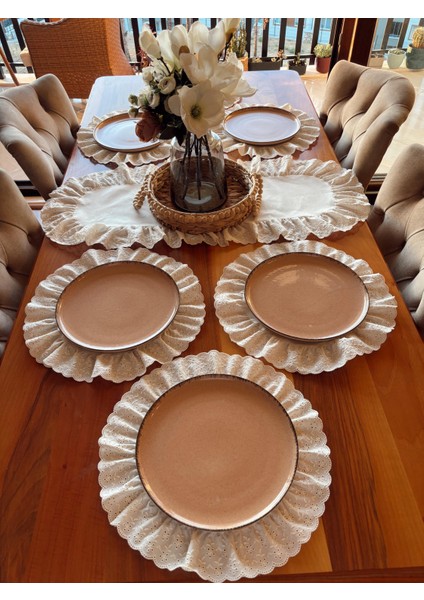 Nurgita Home 7 Parça Fisto Fırfırlı Sofra Sunum Seti 6 Adet Amerikan Servisi Supla + 1 Adet Fırfırlı Runner