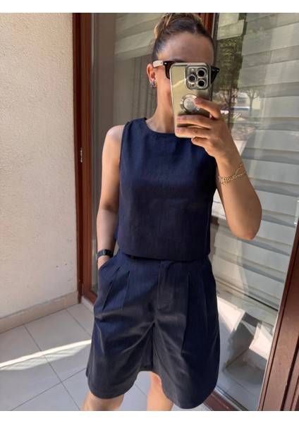 Marka Denim Kolsuz Bluz ve Şehir Boy Şort Ikili Takim