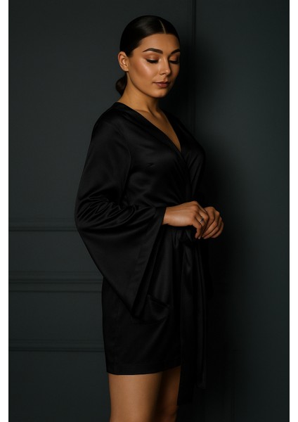 Kadın Beyaz Saten Kuşaklı Sabahlık Kimono – Geniş Kol, Zarif ve Şık