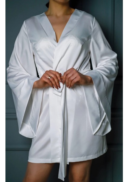 Kadın Beyaz Saten Kuşaklı Sabahlık Kimono – Geniş Kol, Zarif ve Şık fırsatları