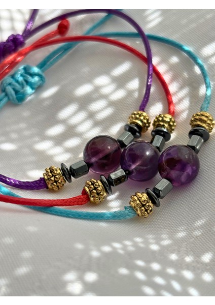 Küre Kesim Ametist Doğal Taşlı Ayarlanabilir Makrome Kadın Bileklik - Mor Kırmızı Turkuaz Ip