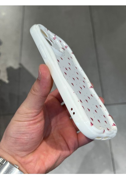 Apple iPhone 12 Uyumlu Koruyucu Kırmızı Kalp Desenli Şık Silikon Kılıf fiyatları