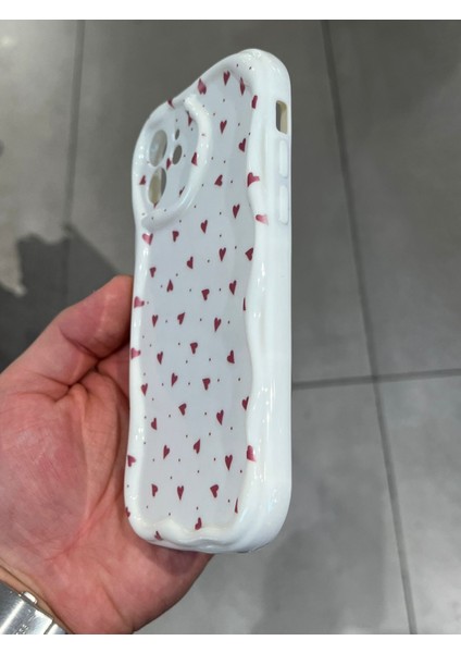 Apple iPhone 12 Uyumlu Koruyucu Kırmızı Kalp Desenli Şık Silikon Kılıf fırsatları