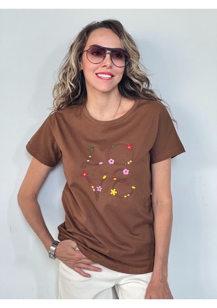 Çiçek Nakışlı T-Shirt
