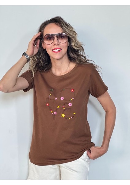 Çiçek Nakışlı T-Shirt fiyatları