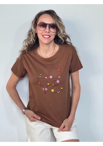 Çiçek Nakışlı T-Shirt modelleri