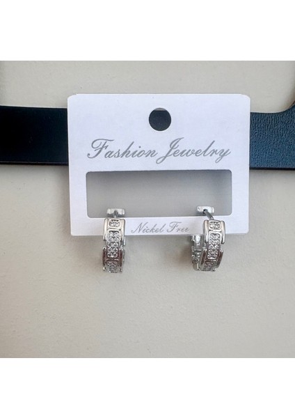 Gümüş Renk Taşlı Modern Halka Çelik Küpe – Şık ve Zarif Tasarım fiyatları