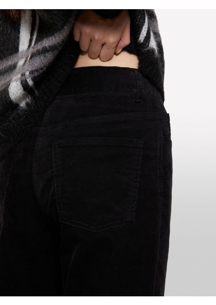 Sisley Pamuk Karışımlı Beş Cepli Normal Kesim Pantolon Kadın Siyah Pantolon - 324A46C2LE02W modelleri