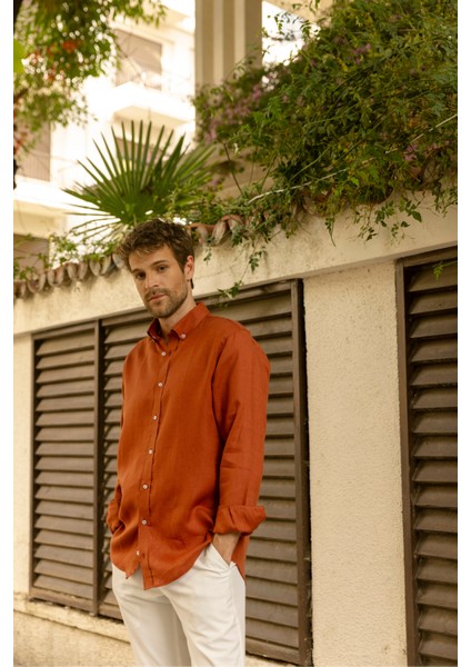 Erkek %100 Keten Kiremit Rengi Düğmeli Yaka Modern Fit Cepsiz Gömlek modelleri