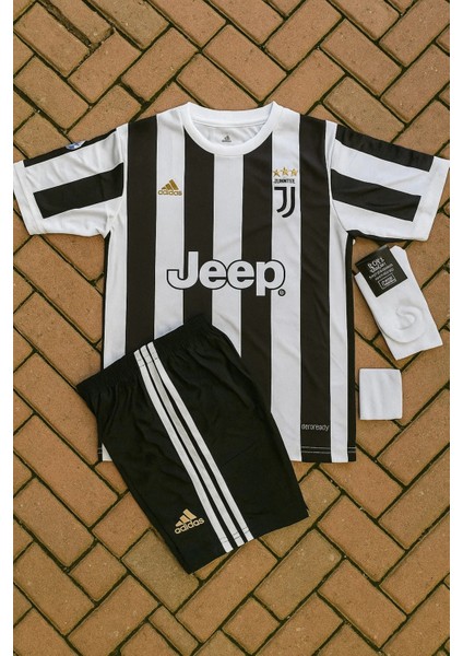 Cristiano Ronaldo Juventus 2018/19 Sezon Siyah Beyaz Retro Çocuk Forması 4 Parça Forma+Şort+Çorap+Biliklik fiyatları