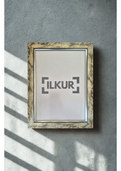 A4 Boyutunda (21X30 Cm) 3,5 cm Altın Biyeli Gümüş Eskitme Dokulu Çerçeve