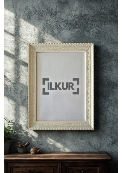 A4 Boyutunda (21X30 Cm) Düz Camlı Ahşap Desenli Çerçeve