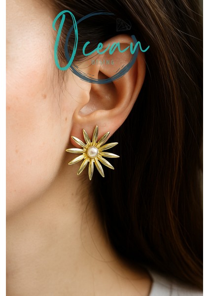 Pirinç Gold Renk Inci Taşlı Çiçek Küpe modelleri