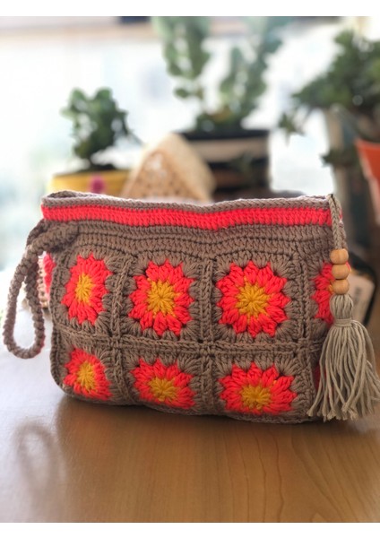 Kadın Motifli El Örgüsü Neon Çanta , Handmade, kişiye özel tasarım, tığ işi, neon renk çanta, makyaj çantası, püskü detaylı motif çanta , Günlük kullanım, şık çanta