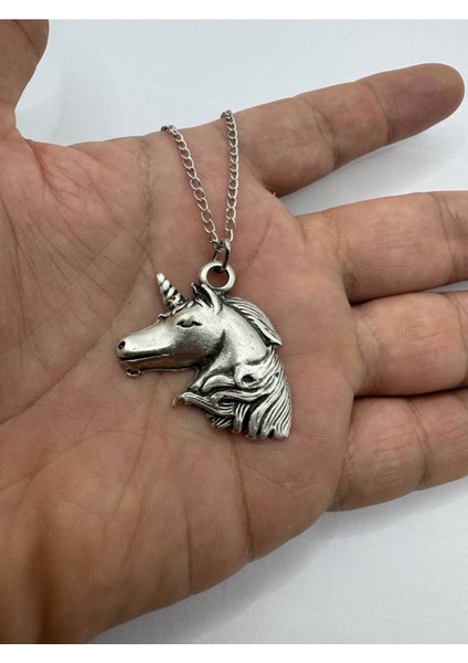Ethereal Grace – Unicorn Desen Unisex Kolye (Metal Zincirli)
