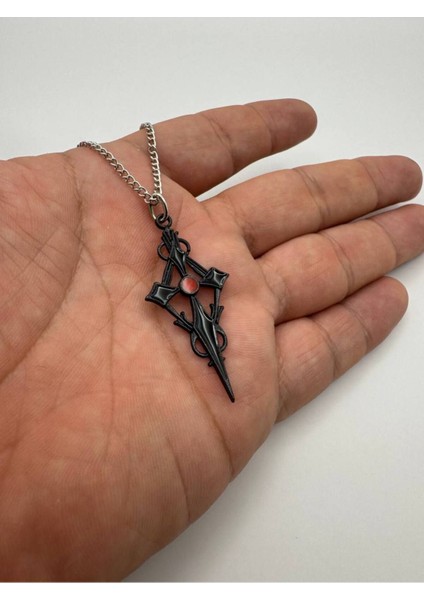 Siyah Renk Kırmızı Mineli Haç Kolye – Unisex Metal Takı, Metal Zincirli Gotik & Alternatif Stil