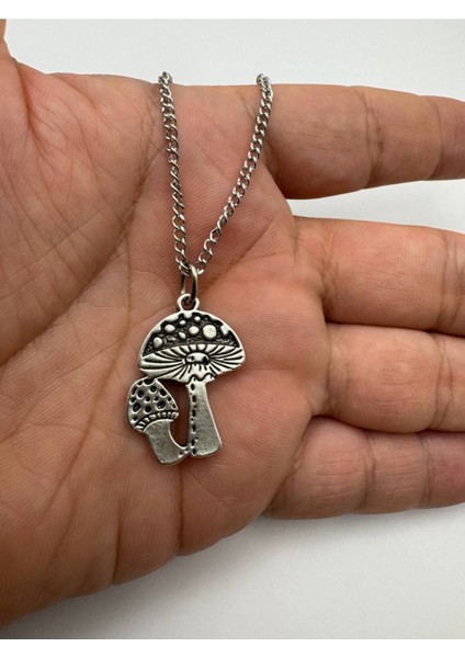 Benekli Ikiz Mantar Desen Unisex Kolye – Metal Zincirli, Zamak Metal Doğa ve Fantastik Temalı Takı