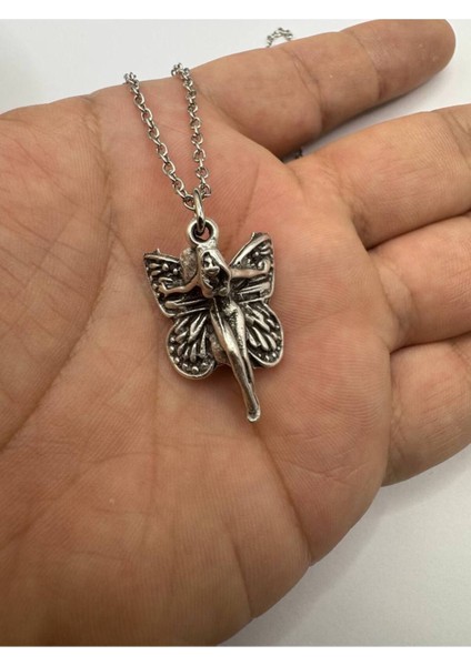 Kelebek Kanatlı Peri Kızı Desen Unisex Kolye – Fantastik & Zarif Stil Simges