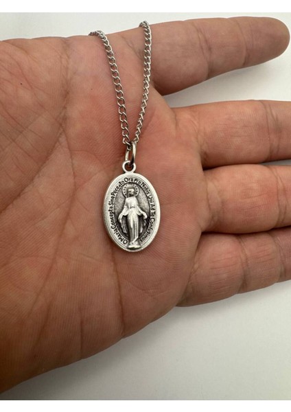 Siyah Mineli Mucizevi Madalyon Kolye – Metal Zincirli, Dini & Unisex Metal Takı