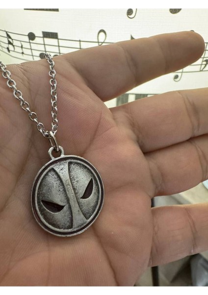 Deadpool Maskeli Süper Kahraman Kolye Metal Zincirli | Marvel Temalı Unisex Takı