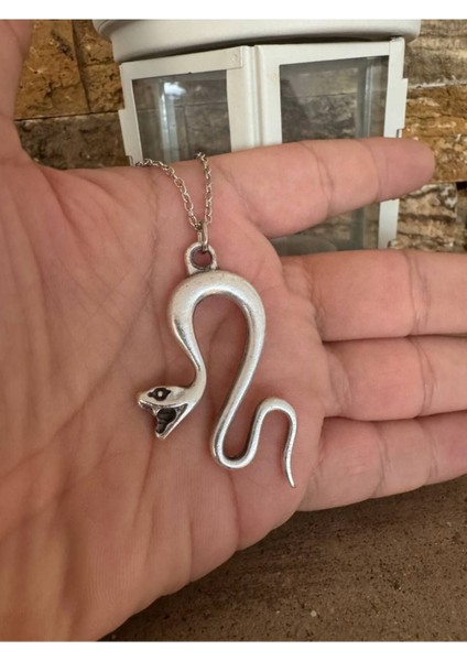 Kobra Yılan Desen Unisex Kolye – Metal Zincirli, Güç ve Koruma Temalı Tasarım