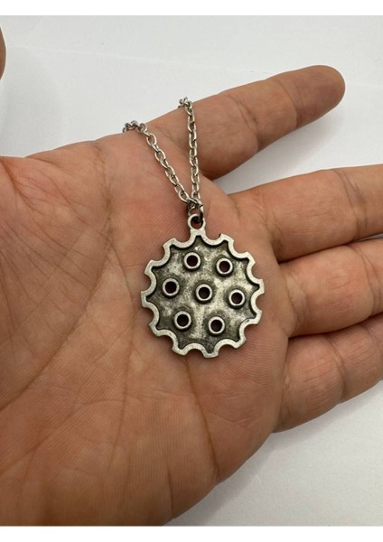 Çark Desen Unisex Kolye – Metal Zincirli, Endüstriyel Tasarım