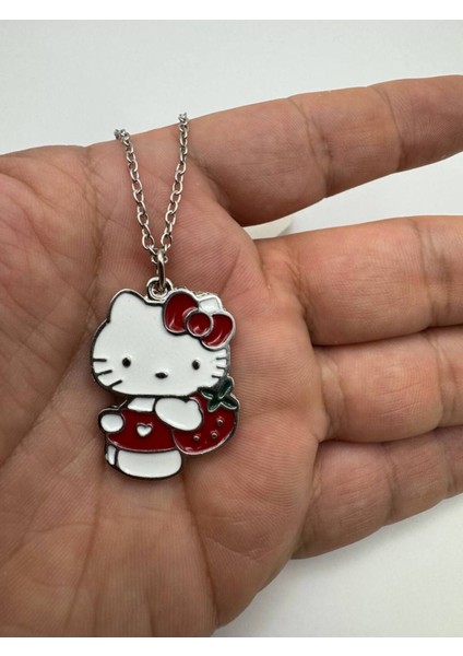 Hello Kitty Çilek Desen Kırmızı Kolye – Metal Zincirli Sevimli Sanrio Takı