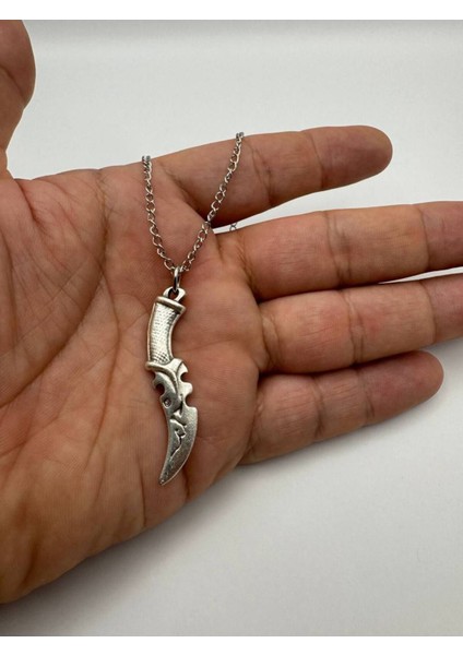 Işlemeli Hançer Desen Kolye – Metal Zincirli Zamak Kaplama Unisex Gotik Aksesuar