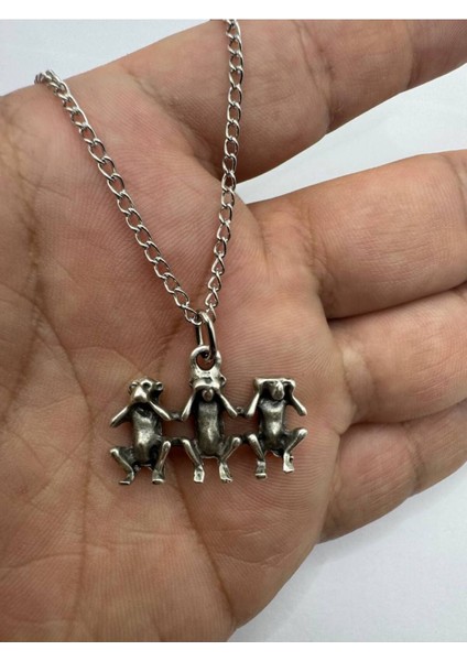 Silent Wisdom – Üç Maymun Desen Unisex Kolye (Metal Zincirli)