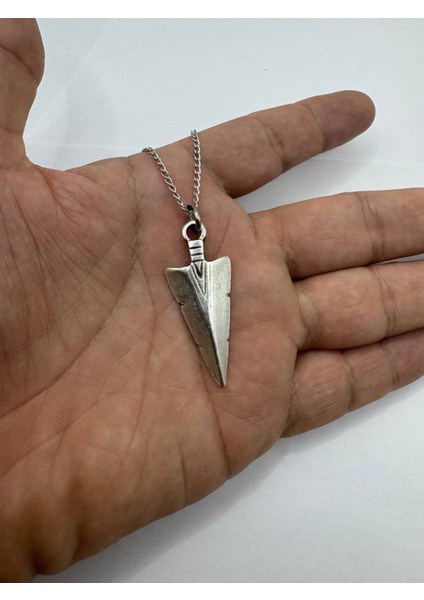Triangle Ok Ucu Desen Metal Kolye Metal Zincir – Modern ve Şık Geometrik Tasarım