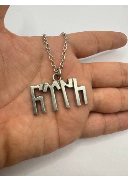Göktürkçe "türk" Yazılı Gümüş Renk Unisex Kolye – Orhun Alfabesi Desen Anlamlı Takı