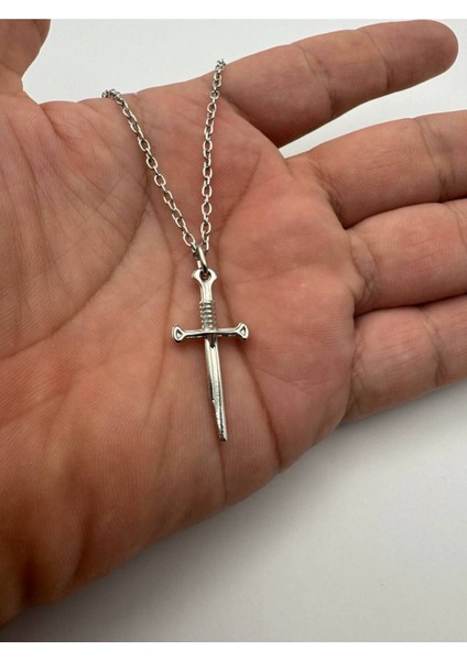 Kılıç Desen Gotik Haç Kolye – Metal Zincirli Zamak Kaplama Unisex Aksesuar