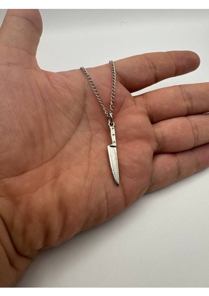 Şef Bıçağı Desen Kolye – Metal Zincirli Gastronomi Temalı Unisex Takı