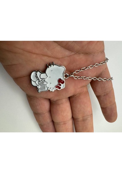 Klasik Hello Kitty Desen Kolye – Metal Zincirli Sevimli Sanrio Takı