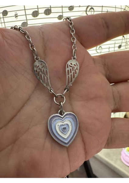 Renkli Kalp Desen Unisex Kolye – Canlı ve Enerjik Stil Tamamlayıcı