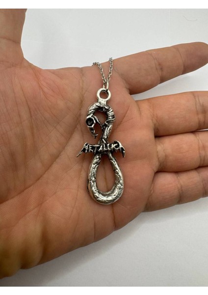 Metallica Snake Pit Gümüş Renk Unisex Kolye – Rock ve Metal Müzik Takısı