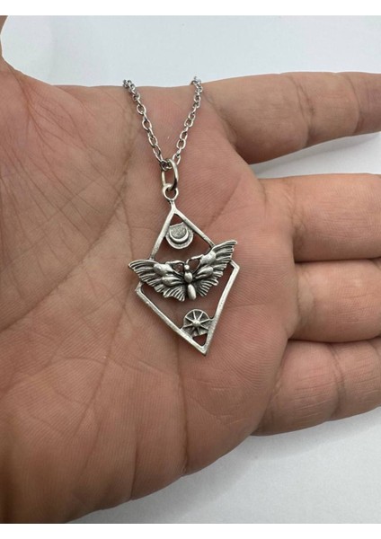 Kelebek, Ay ve Güneş Desen Tılsım Unisex Kolye |metal Zincirli Anlamlı Tasarım