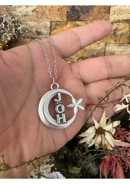 Jöh Yazılı Ay Yıldız Desen Kolye – Gümüş Renk Unisex Metal Takı