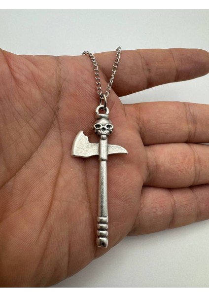 Kuru Kafa Desen Balta Kolye – Metal Zincirli Zamak Kaplama Unisex Gotik Aksesuar